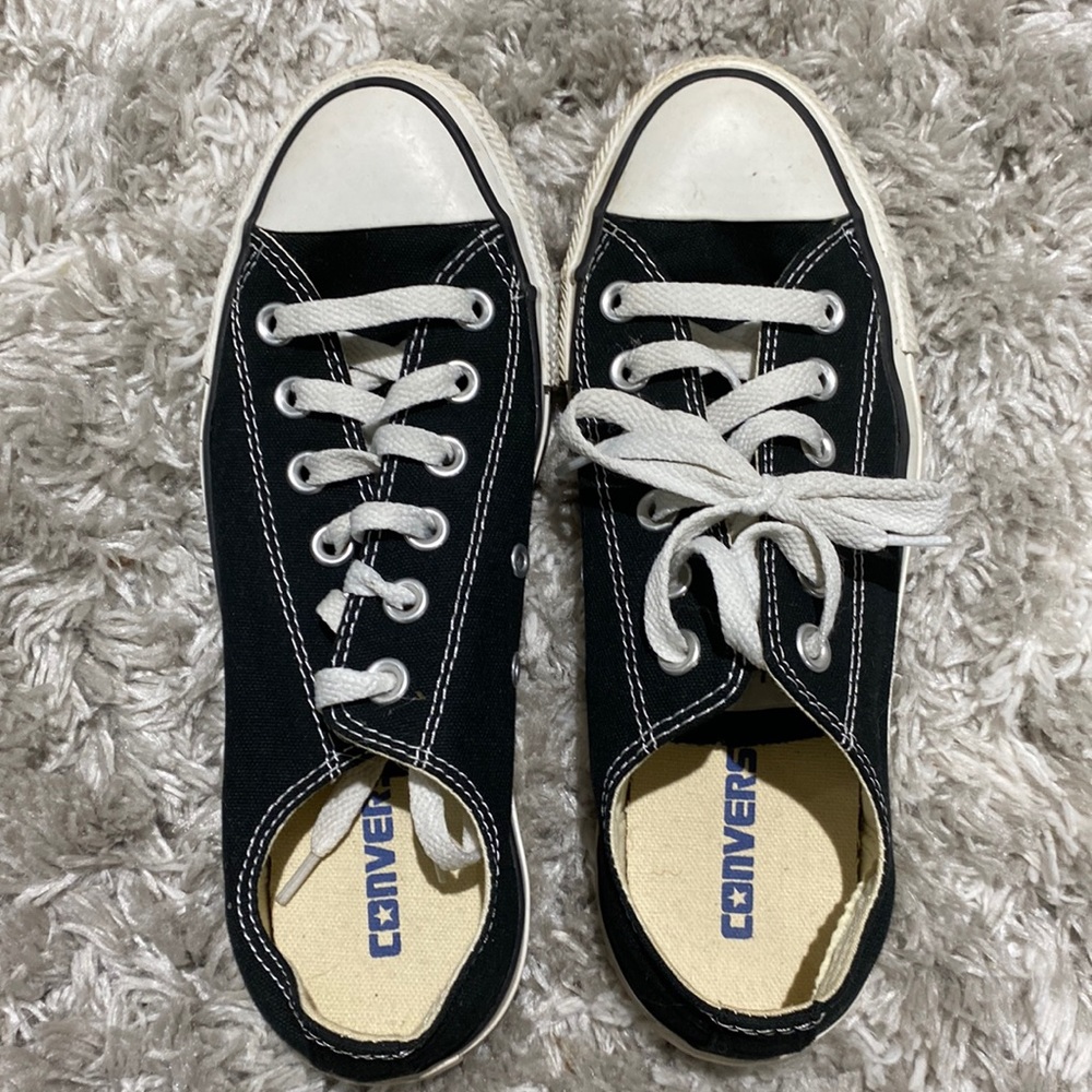 Black low top converse